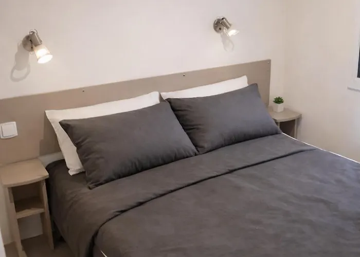 Le Cocon Des Pins - Mobilhome 6 Pers, Piscine Appartement *